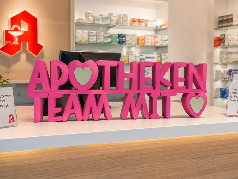 Apotheken Team mit Herz Schriftzug