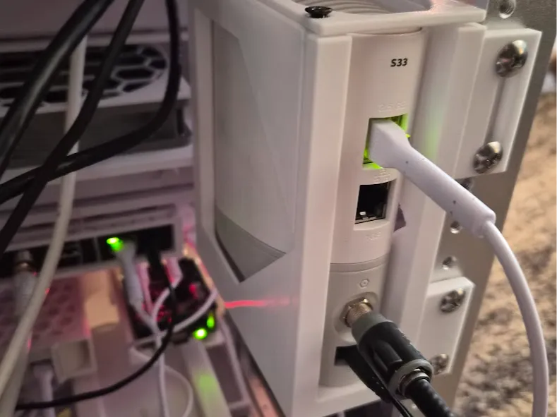 ArrisSurfboard S33/34 Vertical Rack Mount Adapter