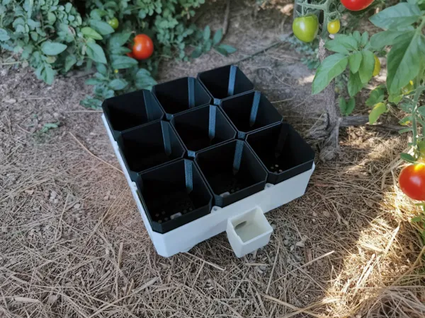 Petit pot de semis auto-irrigant