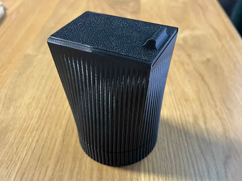 Small spring - opening container