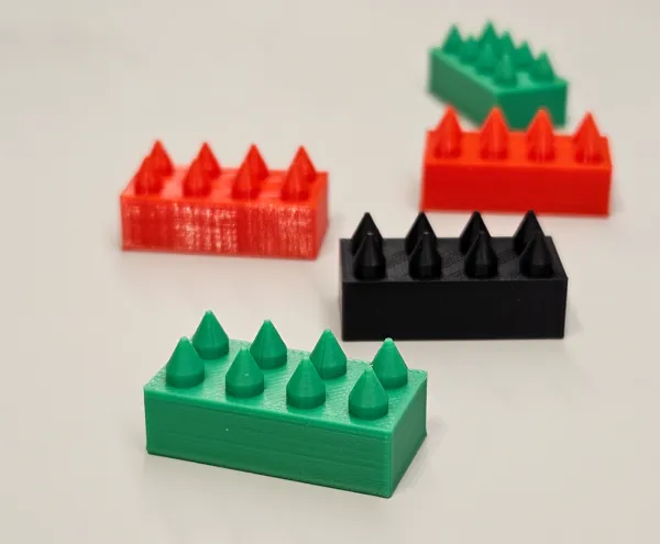 Фигурка Brick с шипове