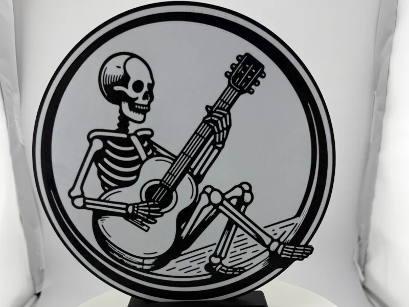 Skelett mit Gitarre - Schild mit Ständer