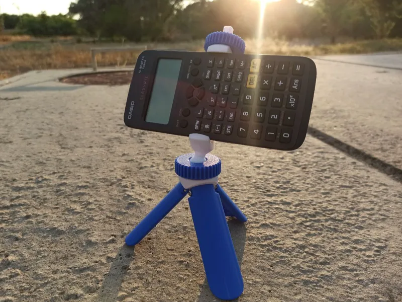 3D-Printed Adjustable Tripod for Smartphones