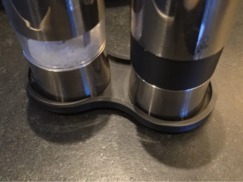 Salt and pepper stand