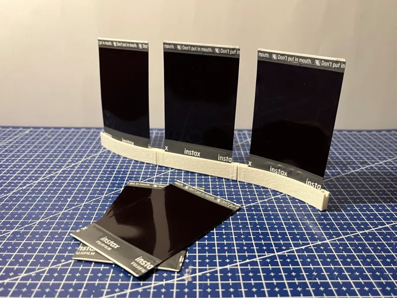Polaroid picture stand (connectable / modular)