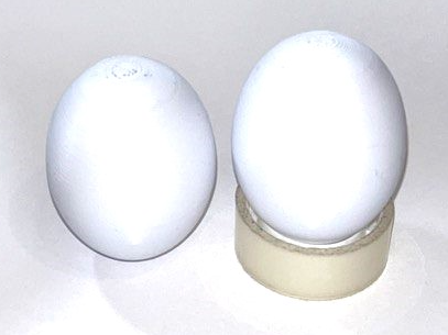 Easy-to-break Easter surprise egg