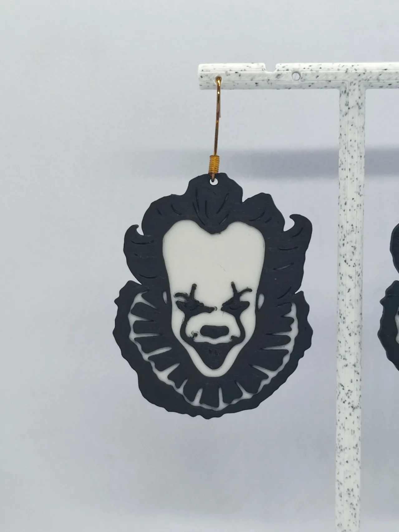 Aretes Pennywise view 4