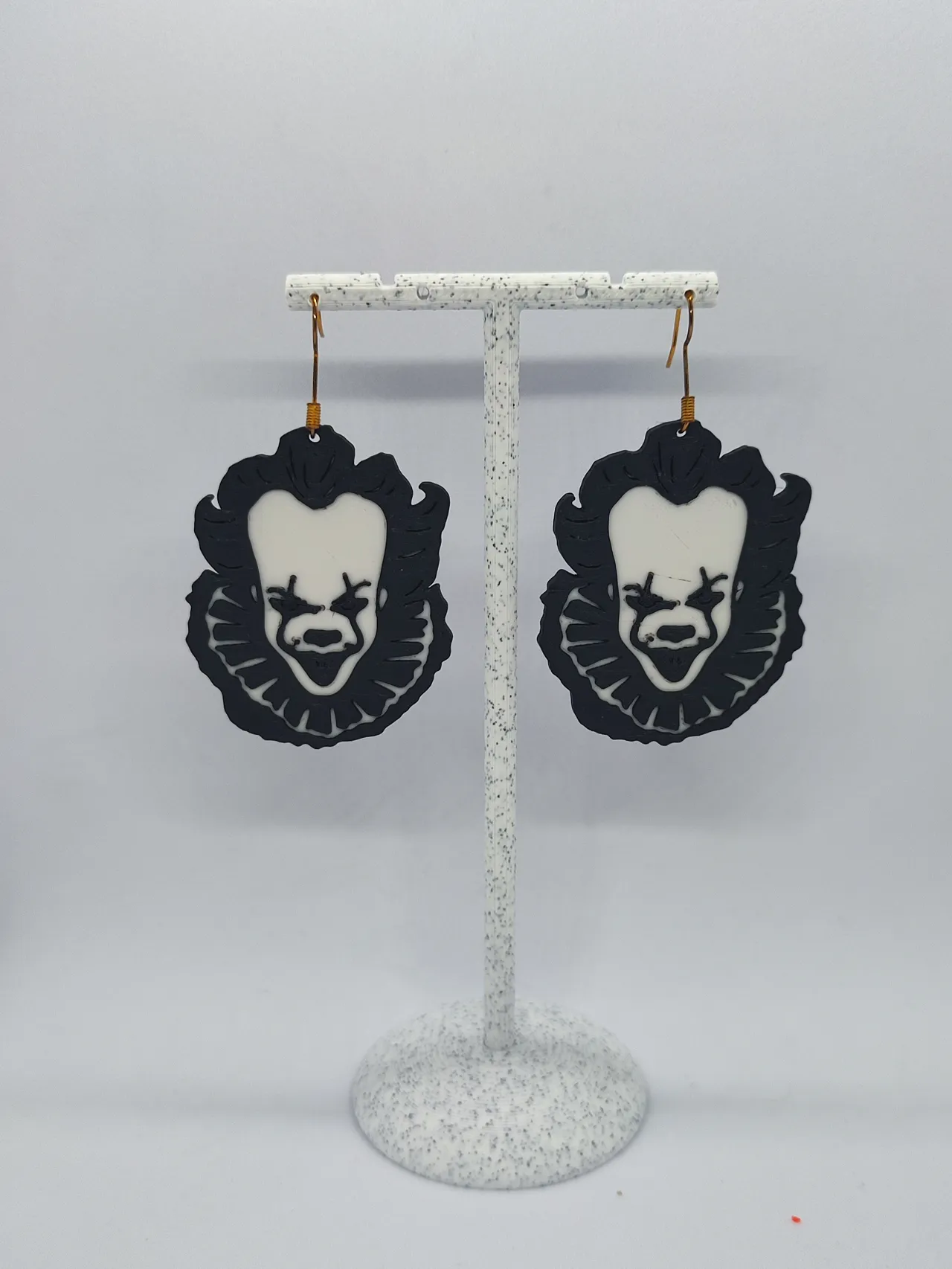 Aretes Pennywise view 2