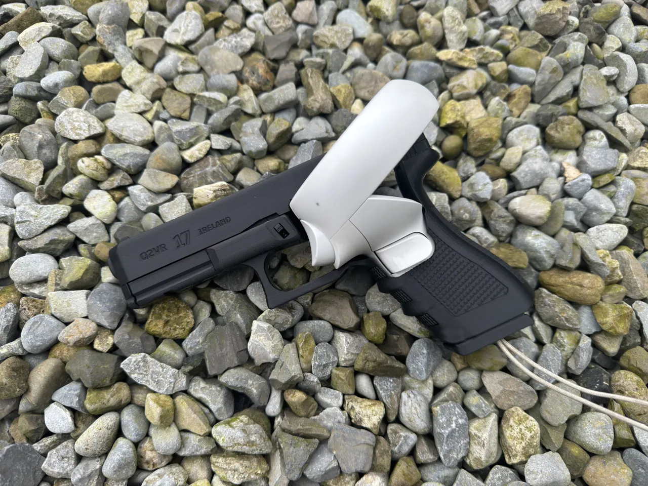 Pistol Grip Quest 2 VR 17 Meta - Full Grip view 3