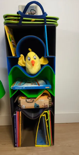 Modular shelf for kids