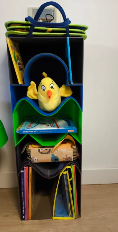 Modular shelf for kids