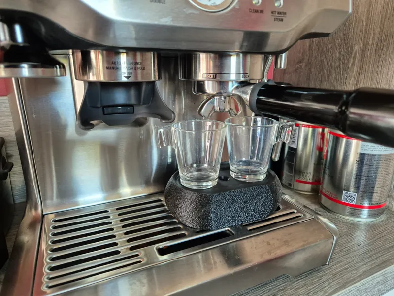 Coffee cup holder / lifter