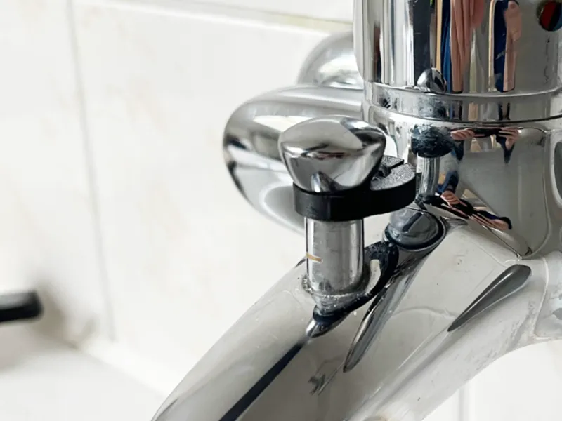 Diverter Lock for Bathtub Faucets – Lock in shower