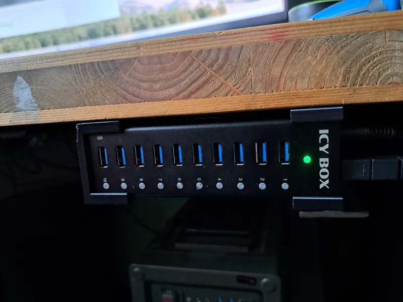 Icy Box USB Hub Halter