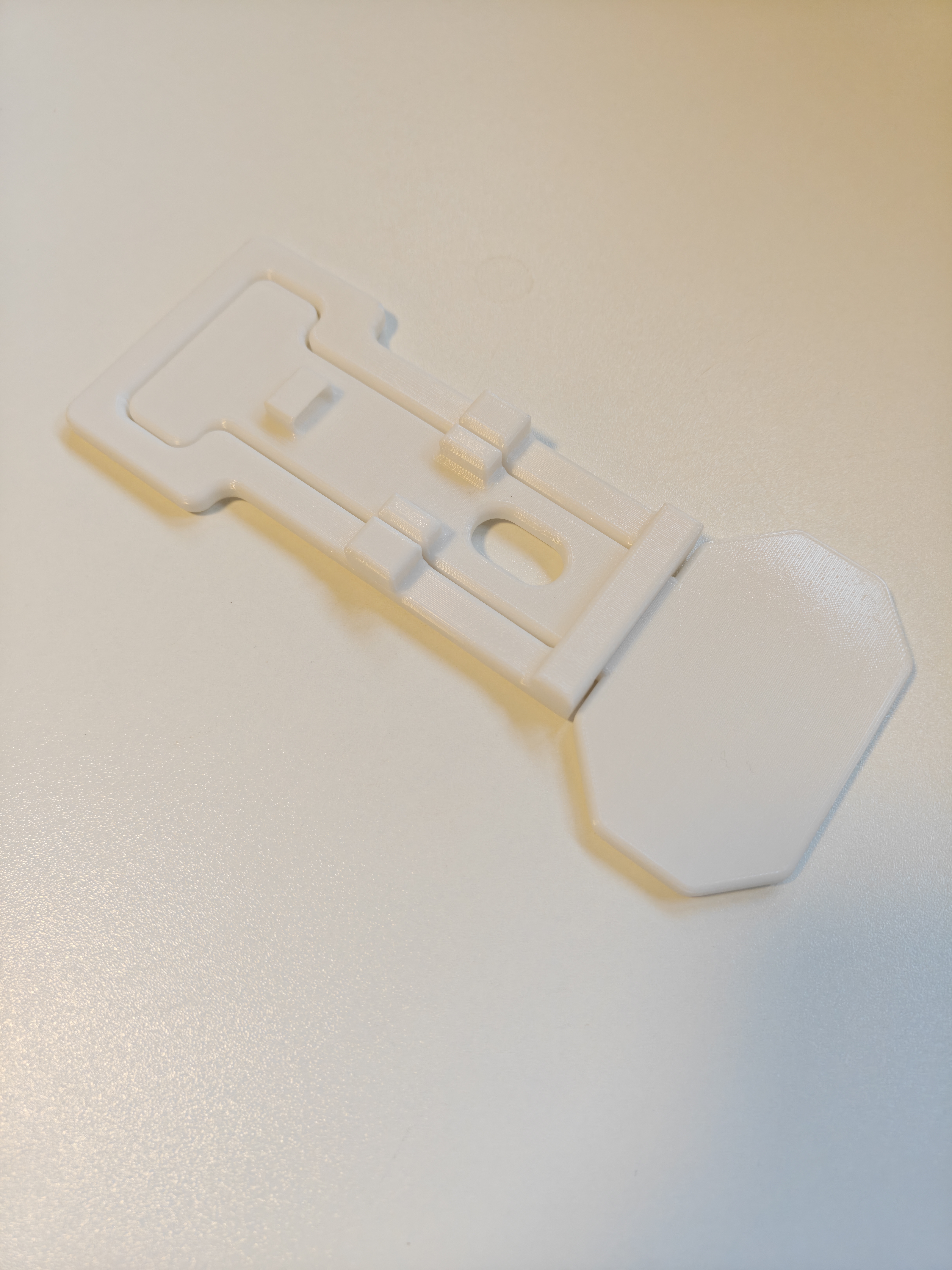 One-handed nail clipper - 1