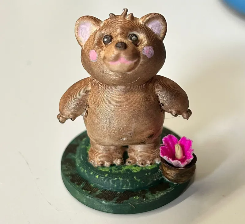 Miela, the bear with honeypot