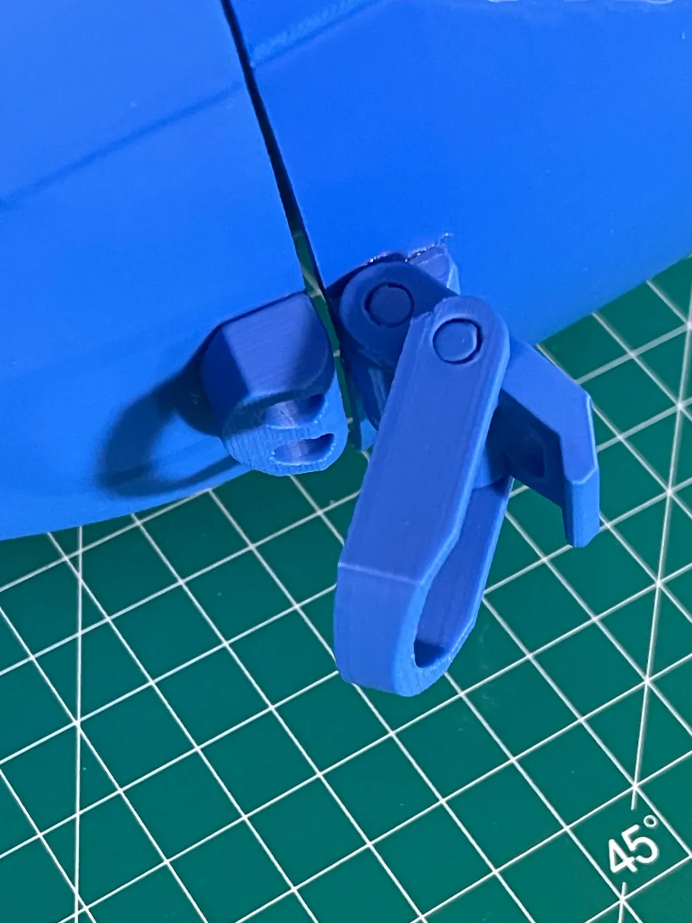 Latch for Cosplay Helmets by Boink MakerWorld