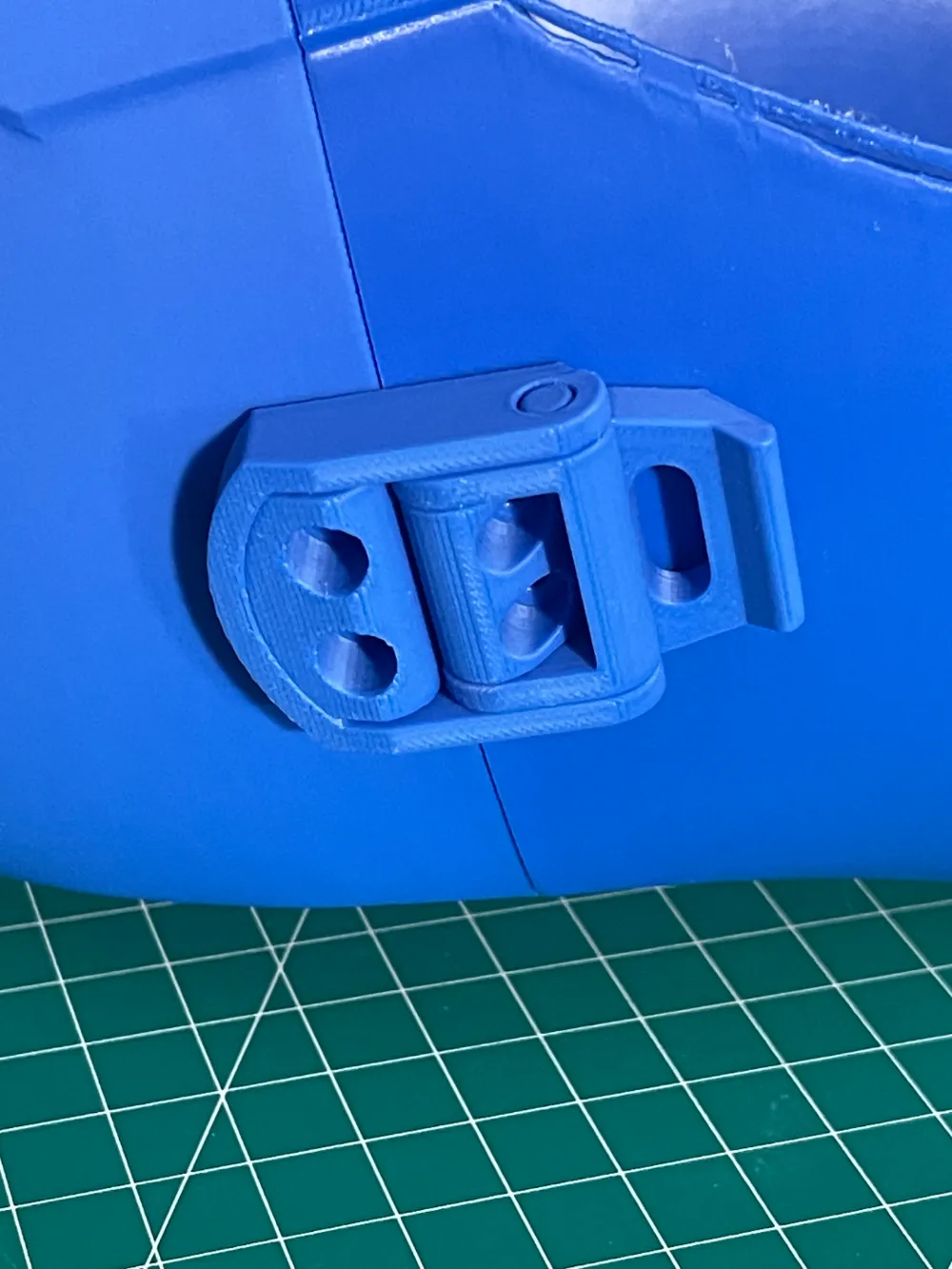 Latch for Cosplay Helmets by Boink MakerWorld