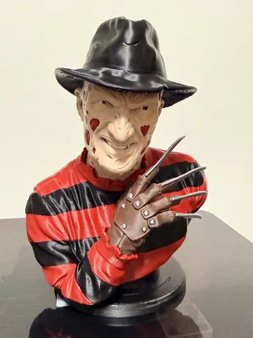 Figura decorativa: Freddy Krueger Bust – Detailed Cult Horror Classic — vista de referencia 3