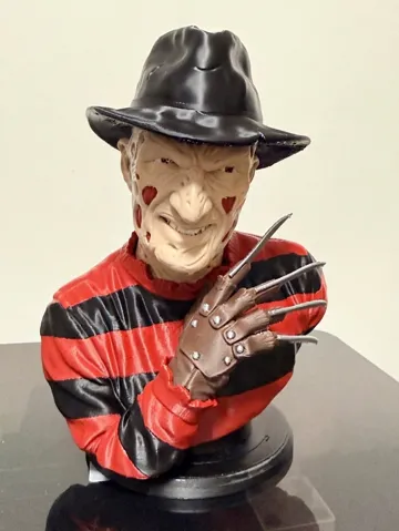 Figura decorativa: Freddy Krueger Bust – Detailed Cult Horror Classic — vista de referencia 2