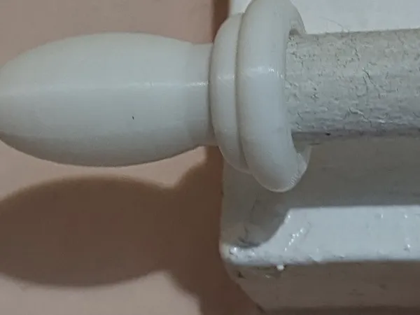Embout de tringle à rideau