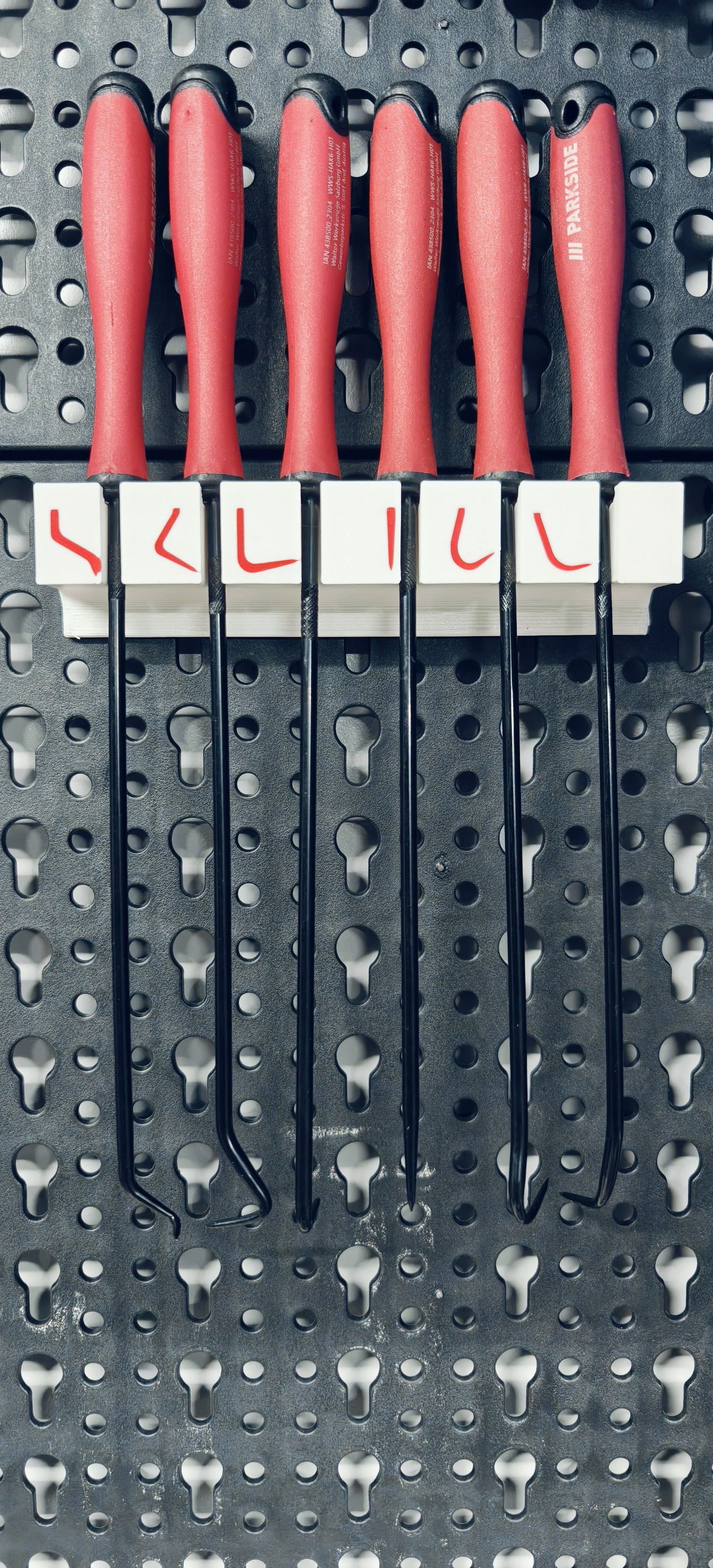 Miniatura 7 do modelo 3D Pegboard wall storage tools