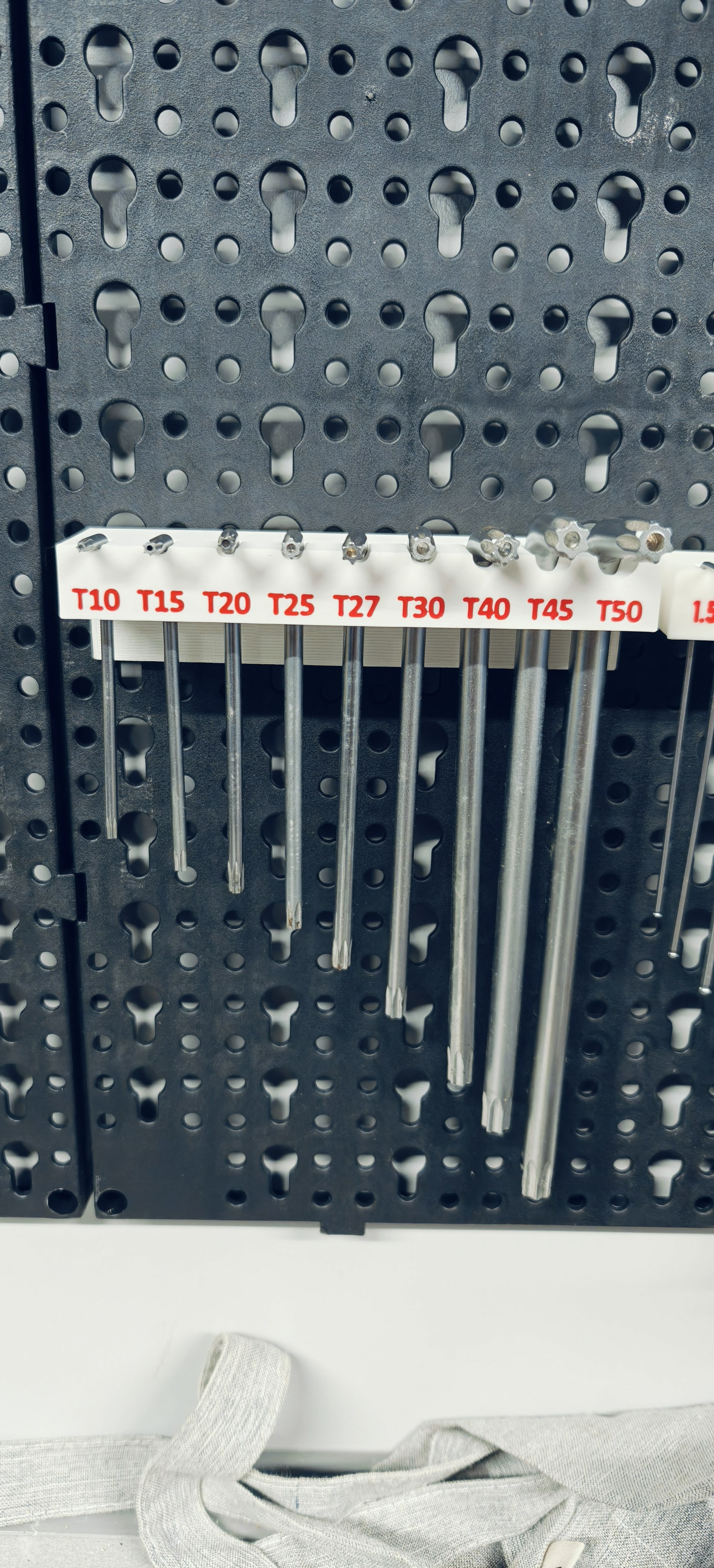 Miniatura 4 do modelo 3D Pegboard wall storage tools