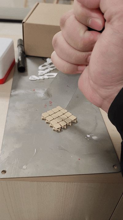 王甲-具有一定程度的防护性能的布料