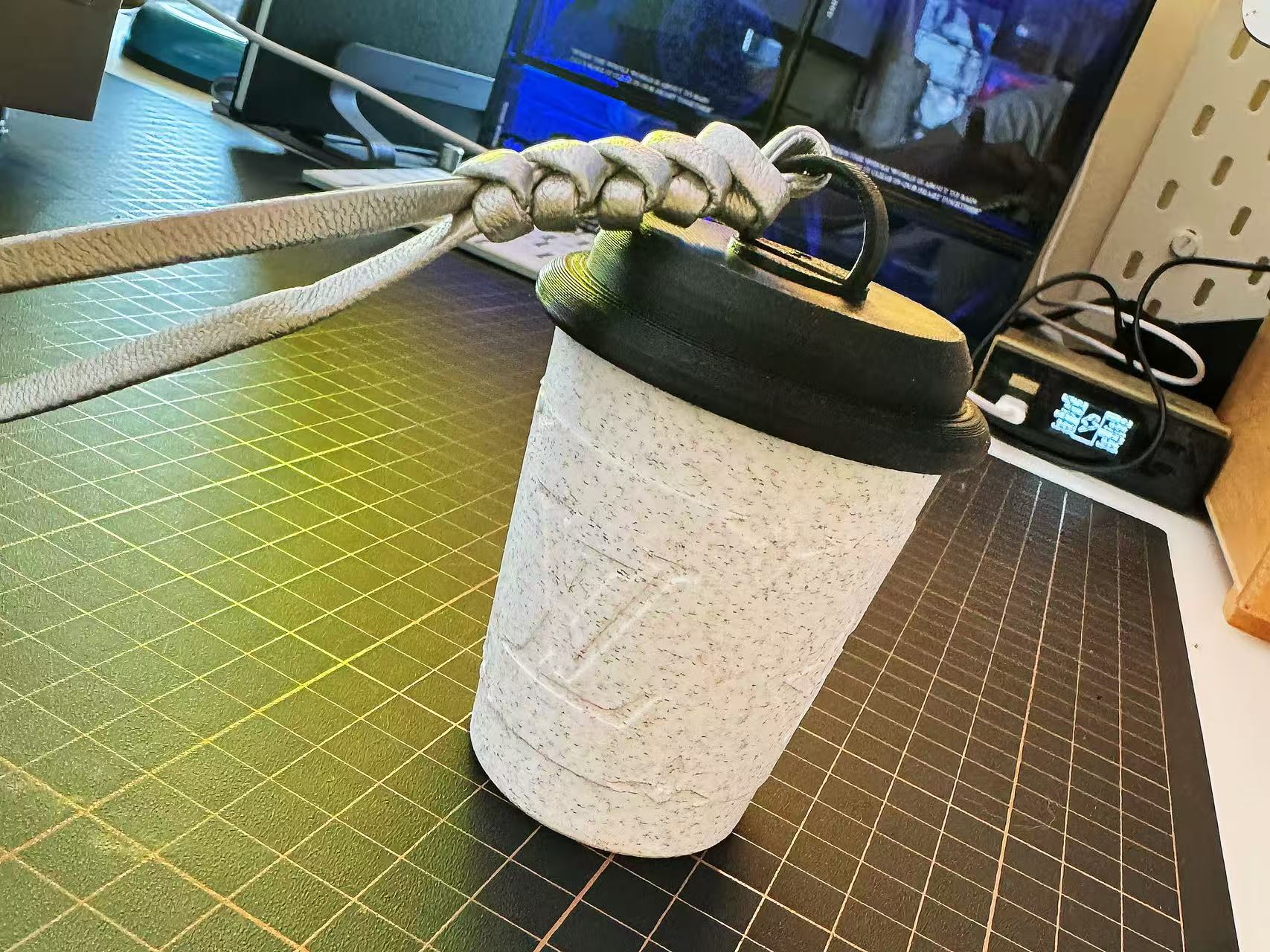 Miniatura 1 do modelo 3D 摩卡杯包挂（零钱罐）