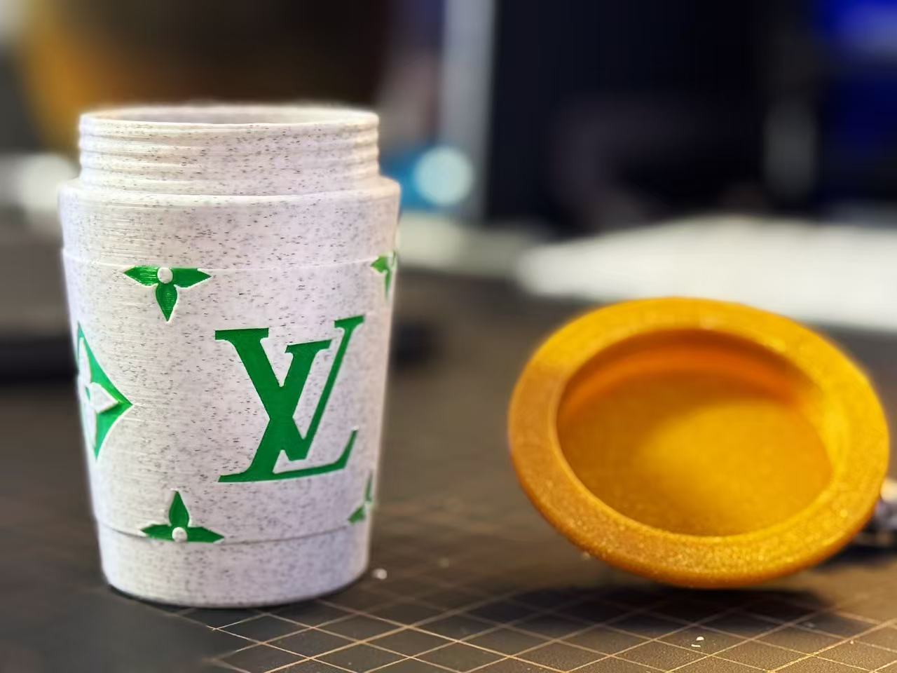 Miniatura 4 do modelo 3D 摩卡杯包挂（零钱罐）