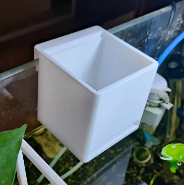 Aquarium water diffuser, flow controler