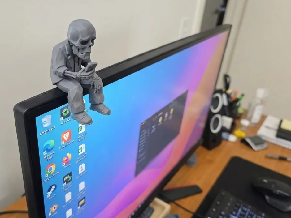 SKELETON PHONE ADDICT – DESKTOP BUDDY EDITION - Free 3D Print Model ...