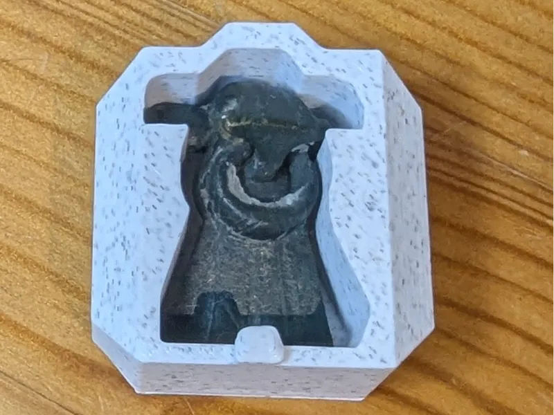 Roman Brooch Holder 2
