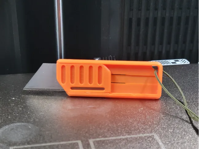Slim Utility Blade