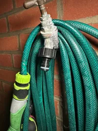 Raccord rapide femelle pour tuyau d'arrosage — photo 1