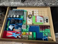 Range-piles Gridfinity multi-formats (9V, AA, AAA, C, D, boutons) — photo 2