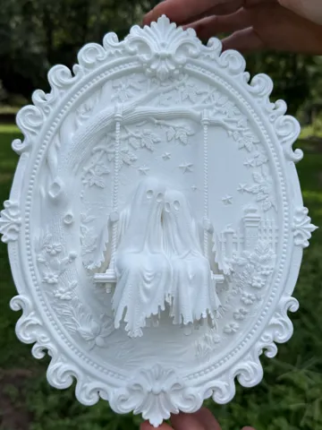 Marco decorativo: Ghost Couple Swinging In Victorian Frame — vista de referencia 2
