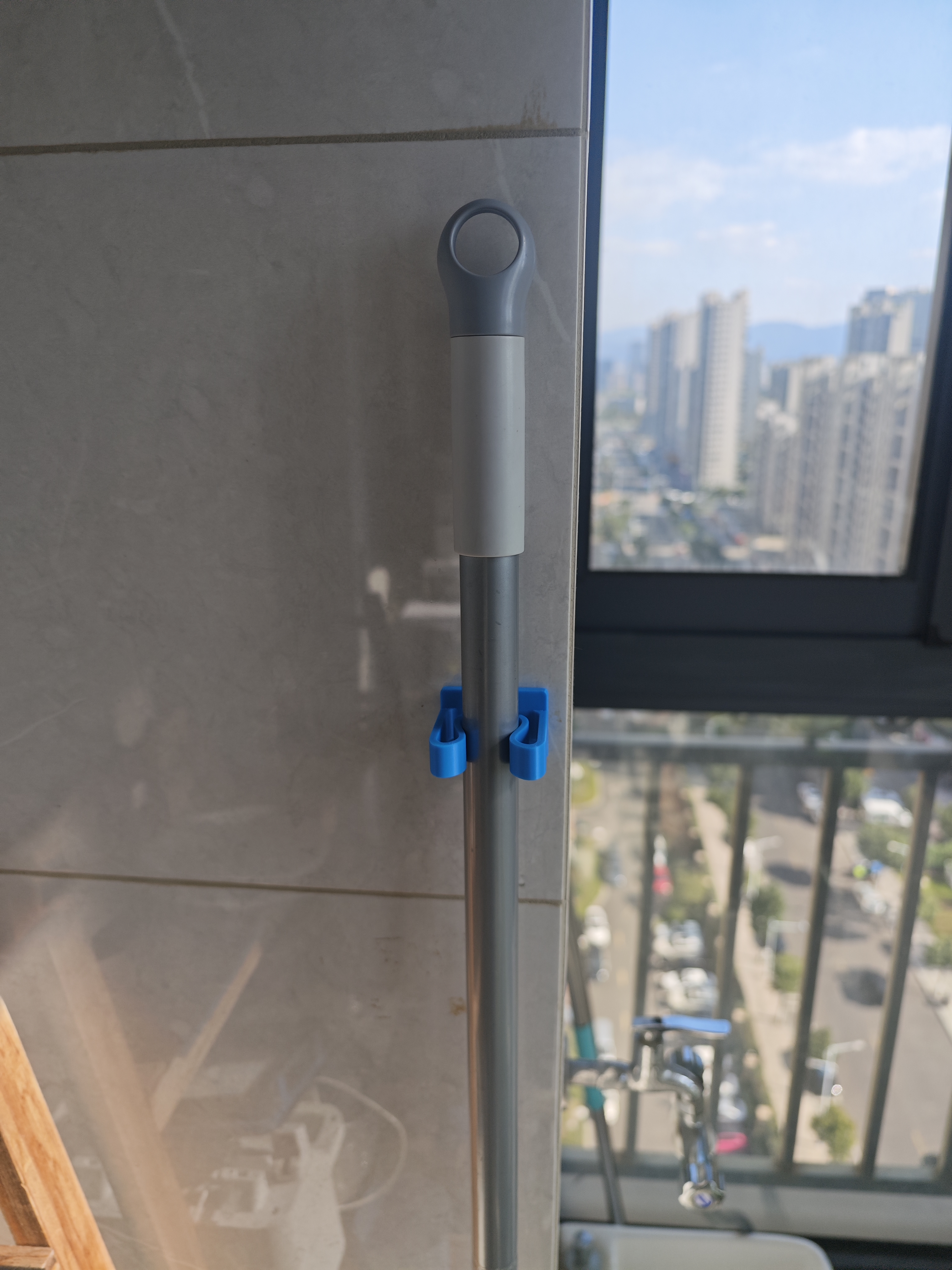 Miniatura 2 do modelo 3D 扫帚挂钩 拖把挂钩 扫帚墙壁夹 拖把墙壁夹