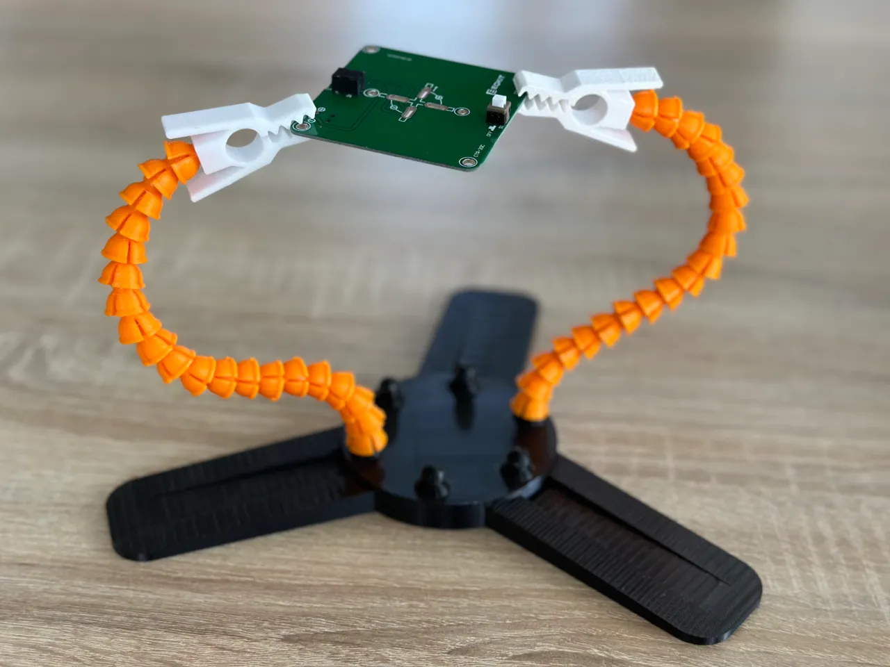 Soldering Flexible Arms 2.0 view 2