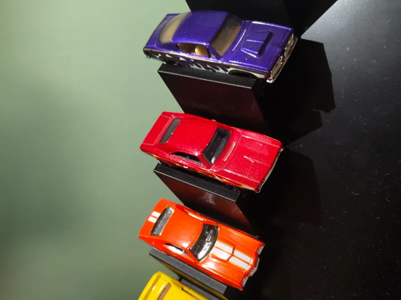 HotWheels holder - for a <=15 mm monitor