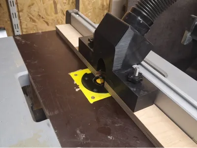 Router Table - Fence with Dust Extraction