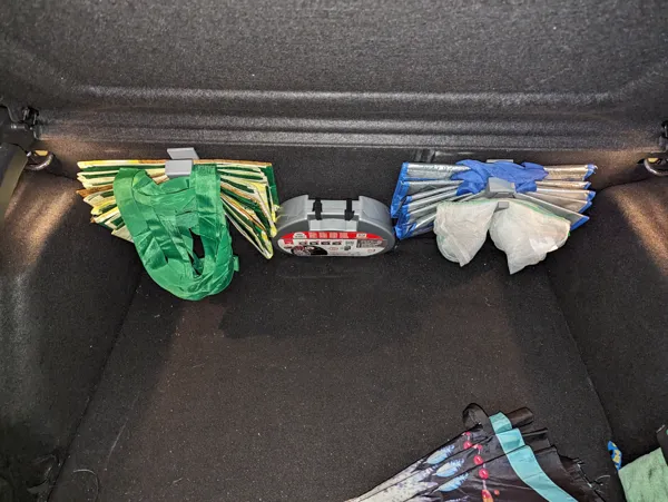 Porte-sacs de courses pour coffre de voiture