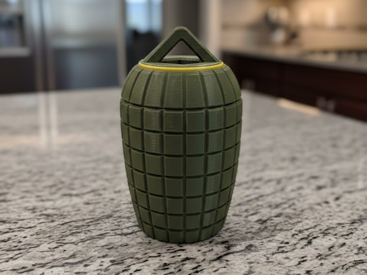 Miniatura 1 do modelo 3D Grenade Rugged EDC Container