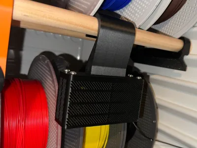 Hanging desiccant holder box
