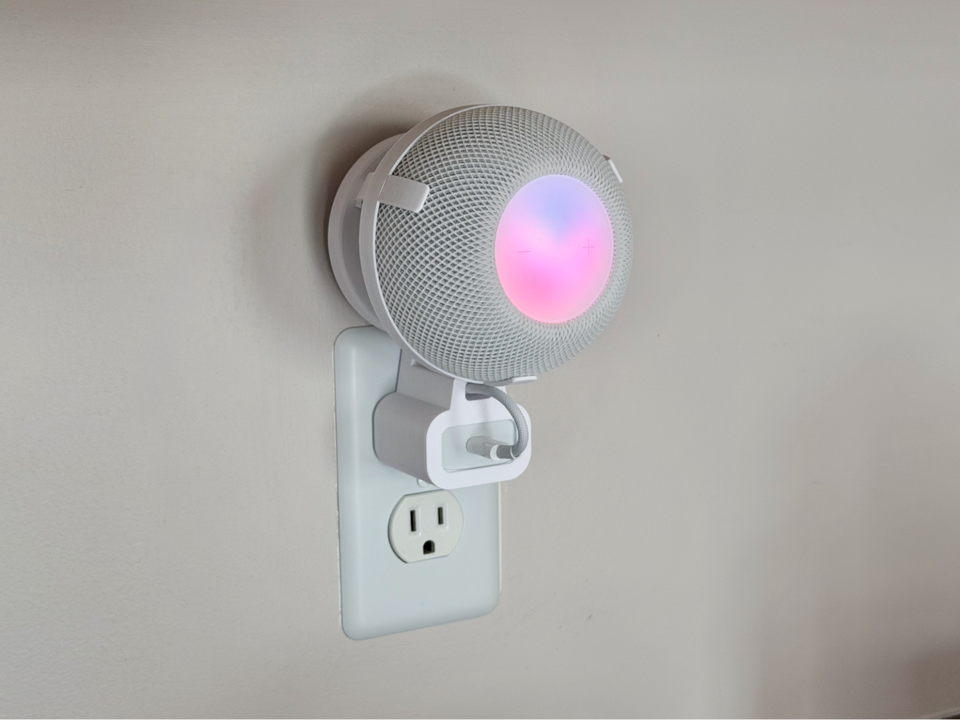 HomePod Mini wall mount / US USB charger