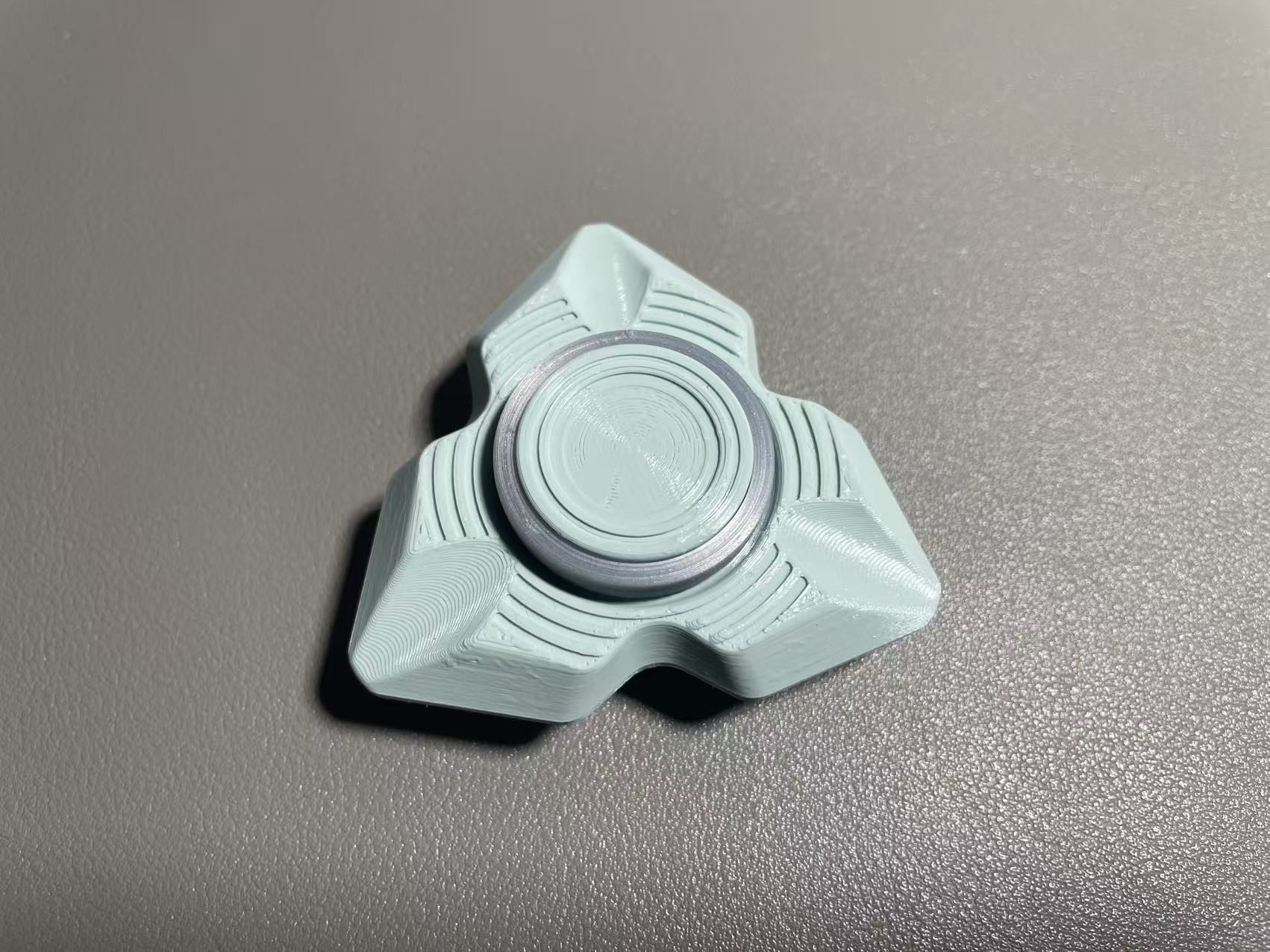 Miniatura 1 do modelo 3D 解压EDC女武神三角造型指尖陀螺