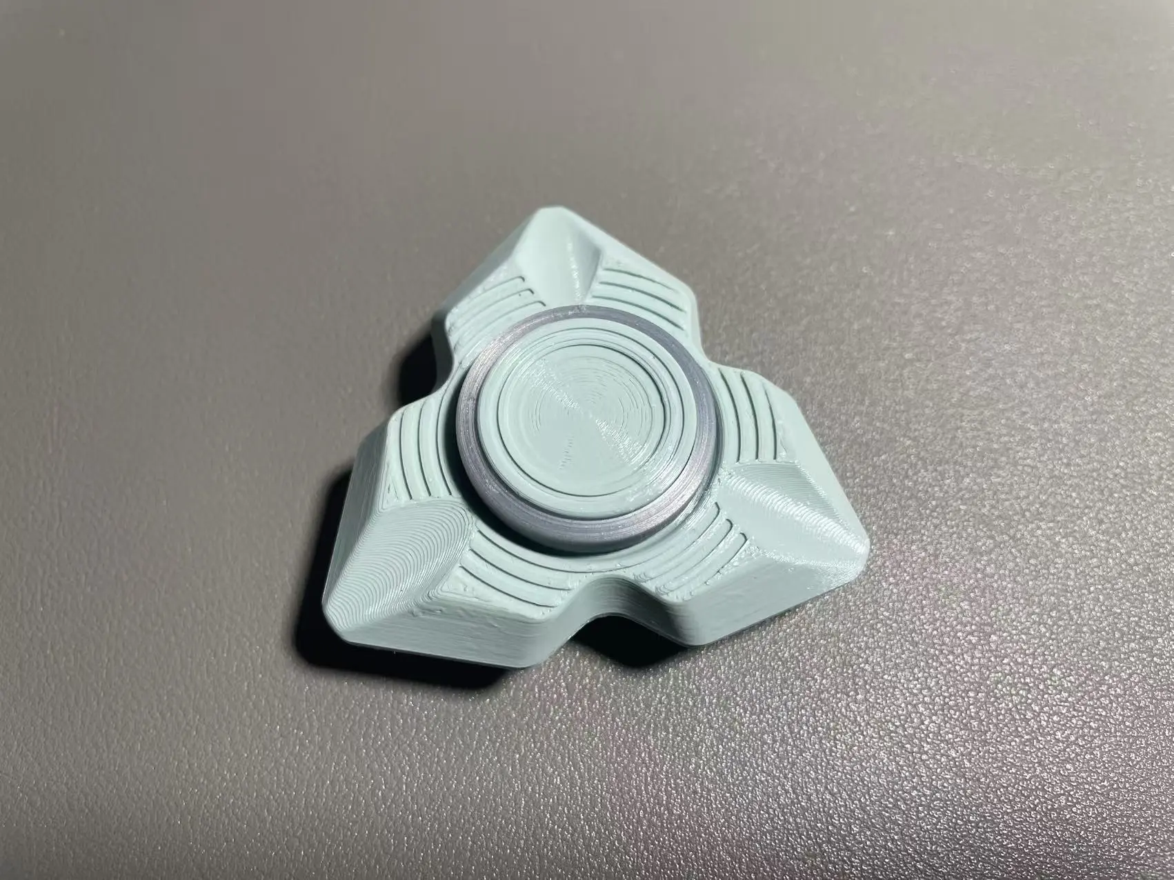 Miniatura 2 do modelo 3D 解压EDC女武神三角造型指尖陀螺