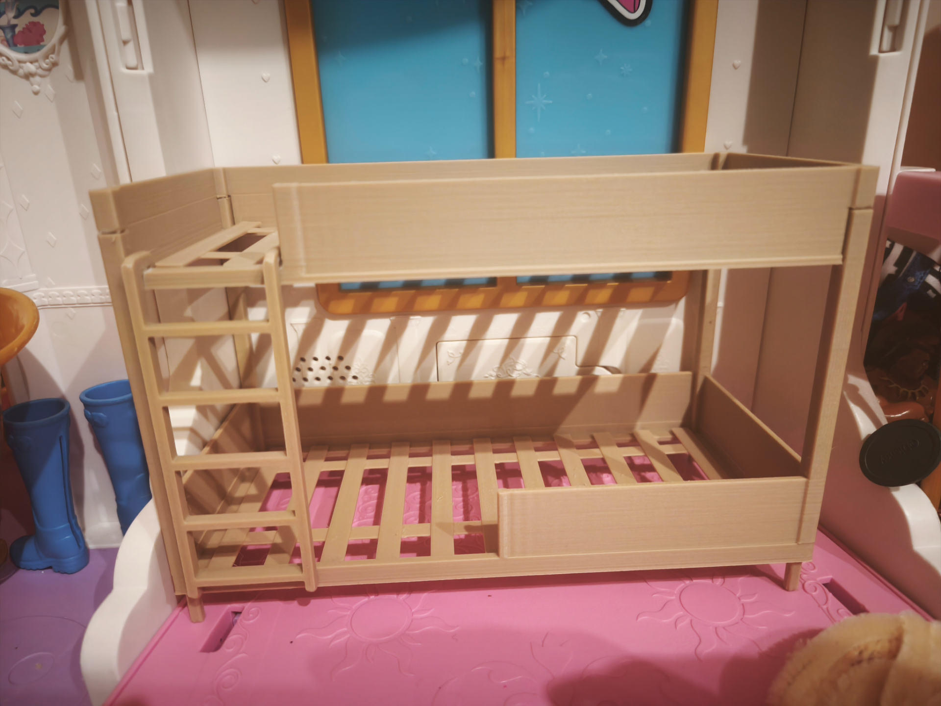 Miniature bunk bed for dolls