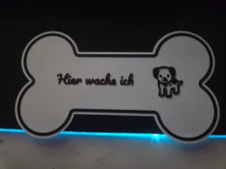 Knochenschild mit Schrift und Bild