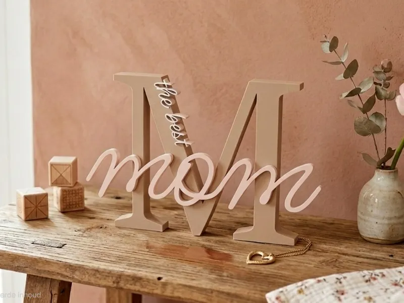 Letter M with tekst, for Mothersday | English text
